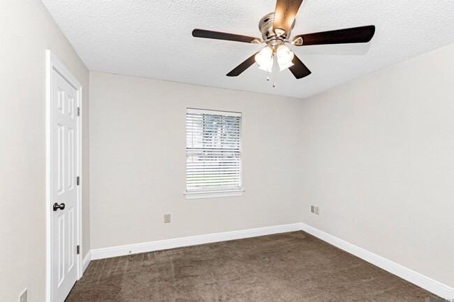 Building Photo - 15146 Cocodrie Ave