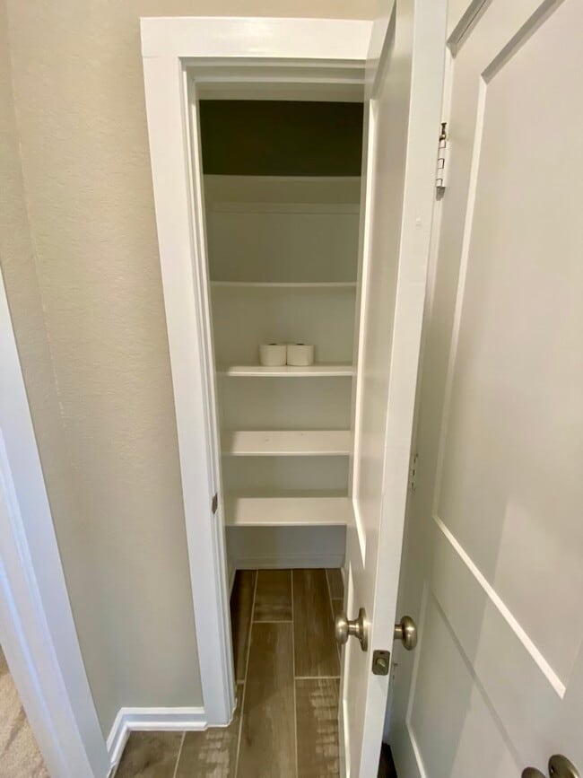 Building Photo - 7043 Coneflower Creek Ct