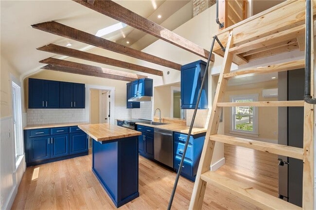 Building Photo - 32 Richmond St