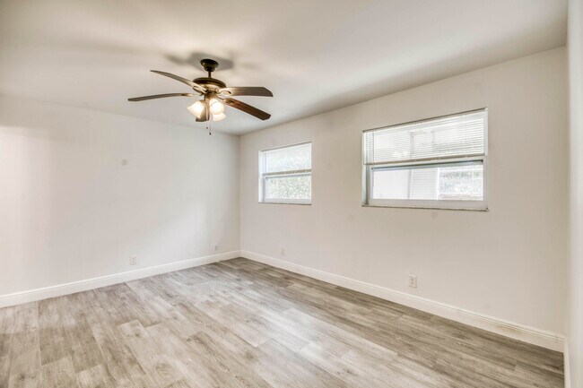 Building Photo - 9200 SW 3rd St