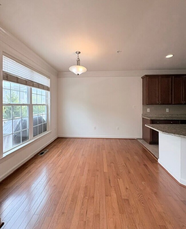 Building Photo - 121 Autumn View Dr