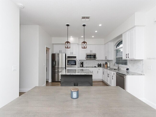 Building Photo - 687 Statenville Ct