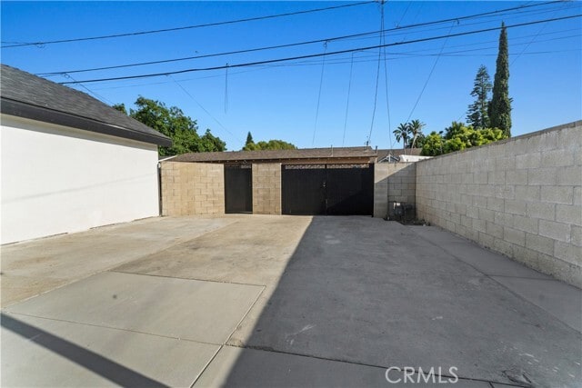 Building Photo - 424 W Wilshire Ave