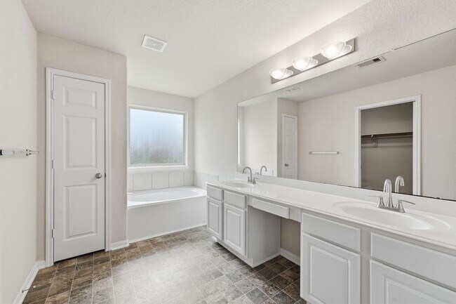 Building Photo - 5211 Cayenne Ln