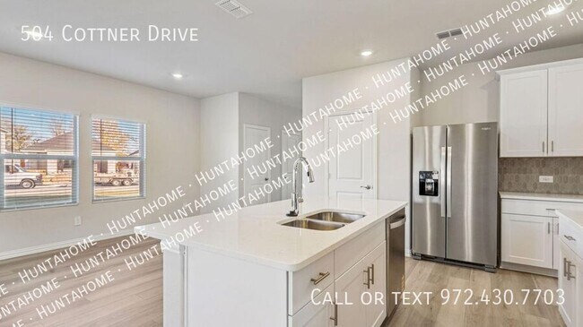 Building Photo - 504 Cottner Dr