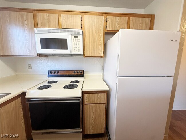 Building Photo - 2982 Juniper Hills Blvd