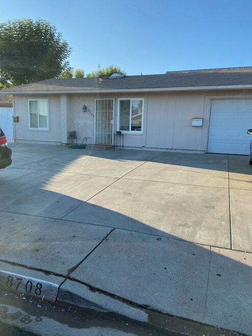 Building Photo - 8708 Friant St