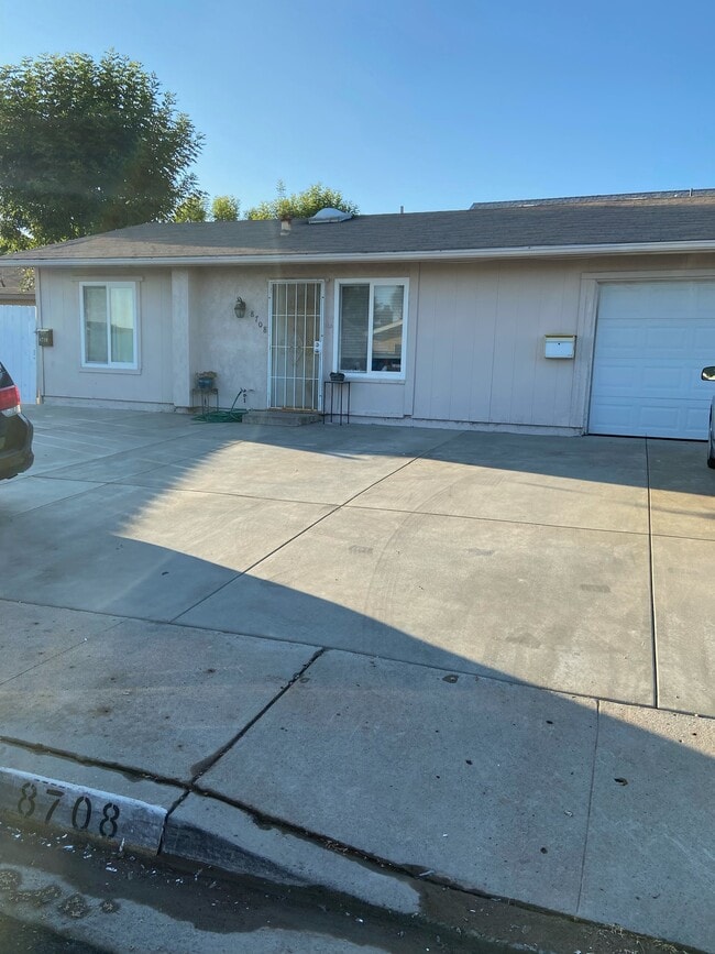 Building Photo - 8708 Friant St