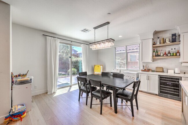 Building Photo - Elegant 5-Bedroom Henderson Home in the Heart of Green Valley