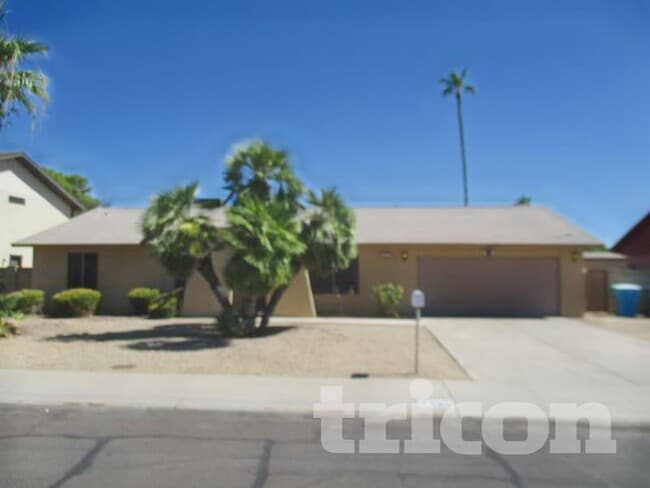 Building Photo - 4323 W Poinsettia Dr