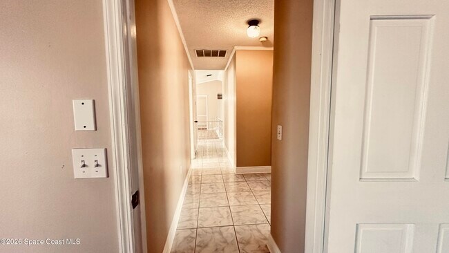 Building Photo - 301 Nesbitt St