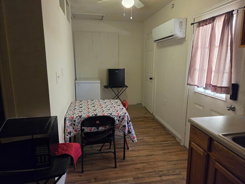 Building Photo - 2040 Lima Loop