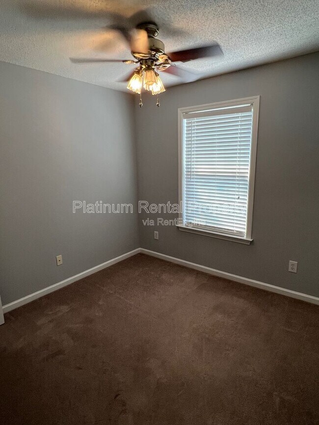 Building Photo - 1030 Kilmington Ct