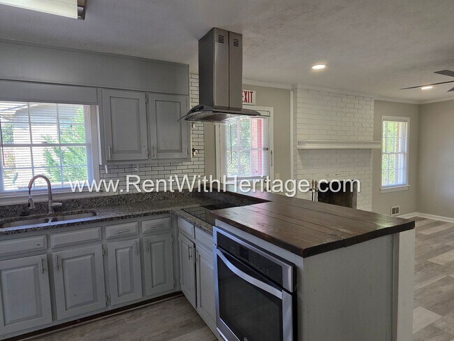 Building Photo - 7016 Skyline Dr