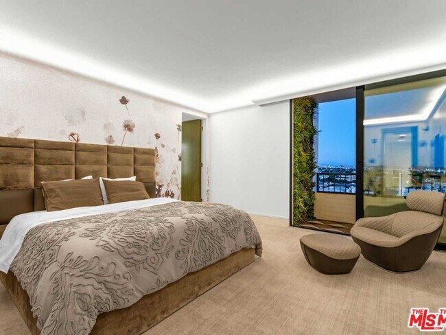 Building Photo - 1100 Alta Loma Rd