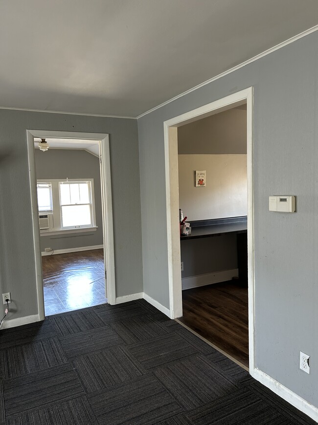 Building Photo - 1012 W Armstrong Ave