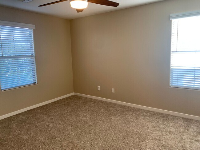Building Photo - A gorgeous two story 3 bedroom 2.5 bath townhome