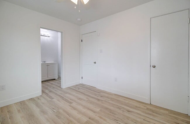 Building Photo - 2539 N 39th Ave