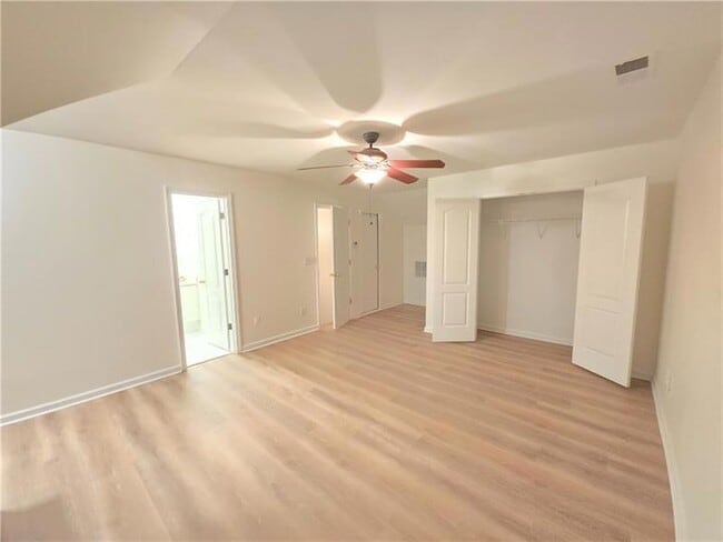 Building Photo - 12592 Waterside Dr