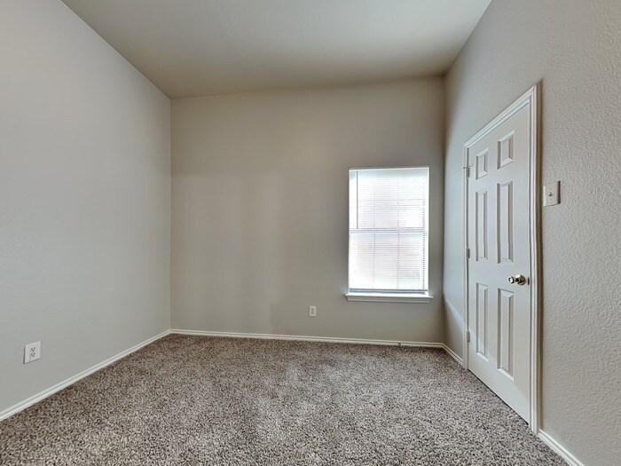 Building Photo - 11825 Hickory Garden Dr