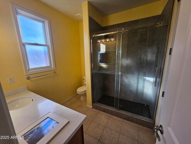 Building Photo - 3216 S Cottonwood Dr