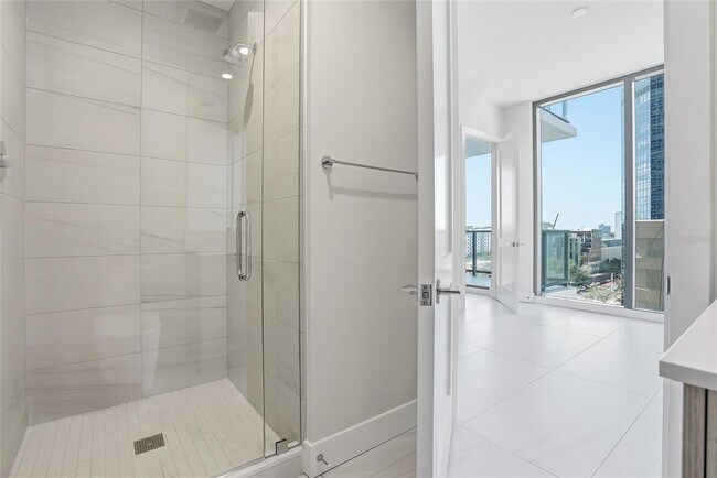 Building Photo - 275 1st Ave S