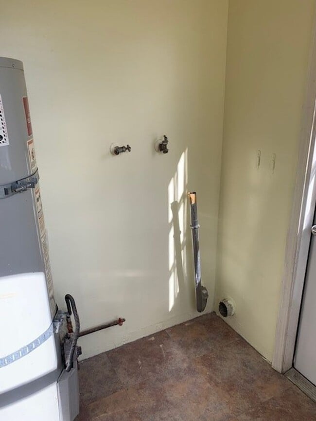 Building Photo - Adorable Three Bedroom, One-story Home in ...