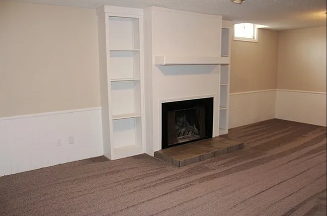Building Photo - Spacious 3 bedroom duplex close to McConne...
