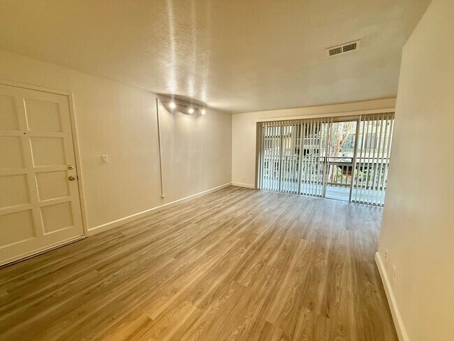 Building Photo - SANTA CLARA - Remodeled unit with patio, two parking spaces, community pool