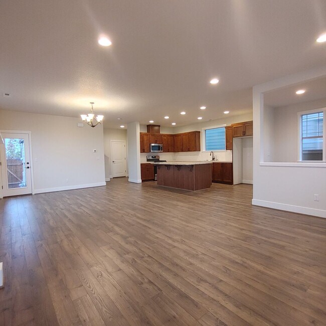 Building Photo - Modern 4BR + AC | Minutes to Hillsboro & High Tech Corridor - Coming Soon!