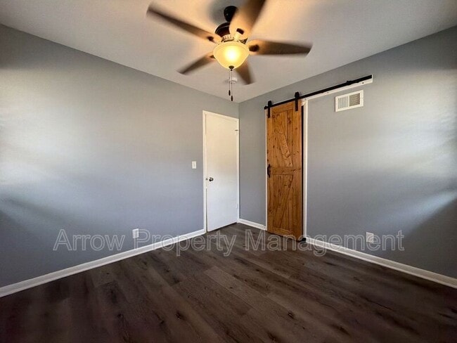 Building Photo - 800 S 38th St