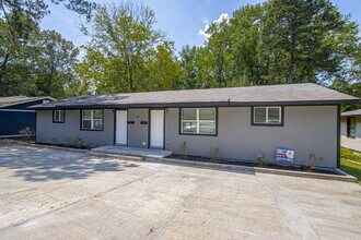 Building Photo - Live Better for Less – Updated 2BR Apartme...