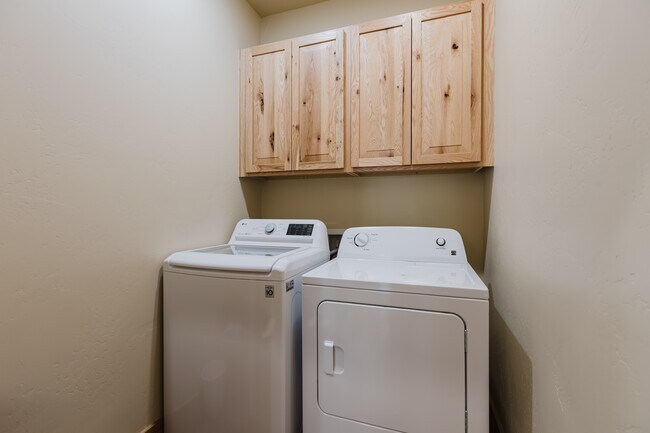 Building Photo - 642 Twincreek Cir