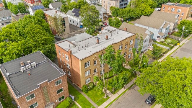 Building Photo - 36 School St