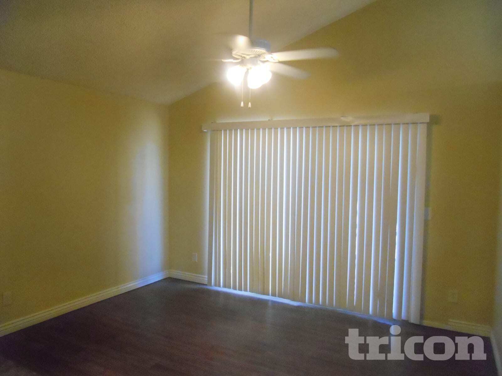 Building Photo - 1706 N Comanche Dr