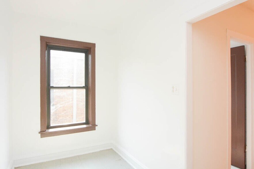 Building Photo - 3300 W Schubert Ave