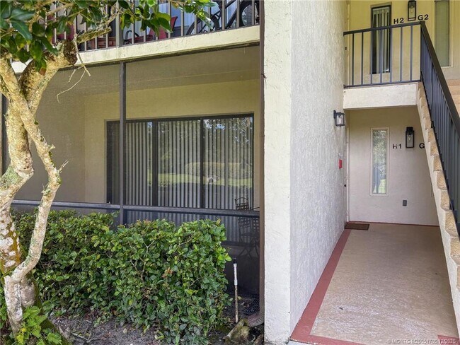 Building Photo - 1965 SW Silver Pine Way