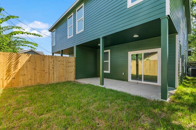 Building Photo - 404 Forest Hill Blvd