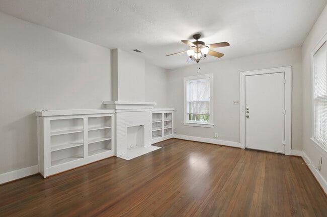 Building Photo - 5930 Velasco Ave