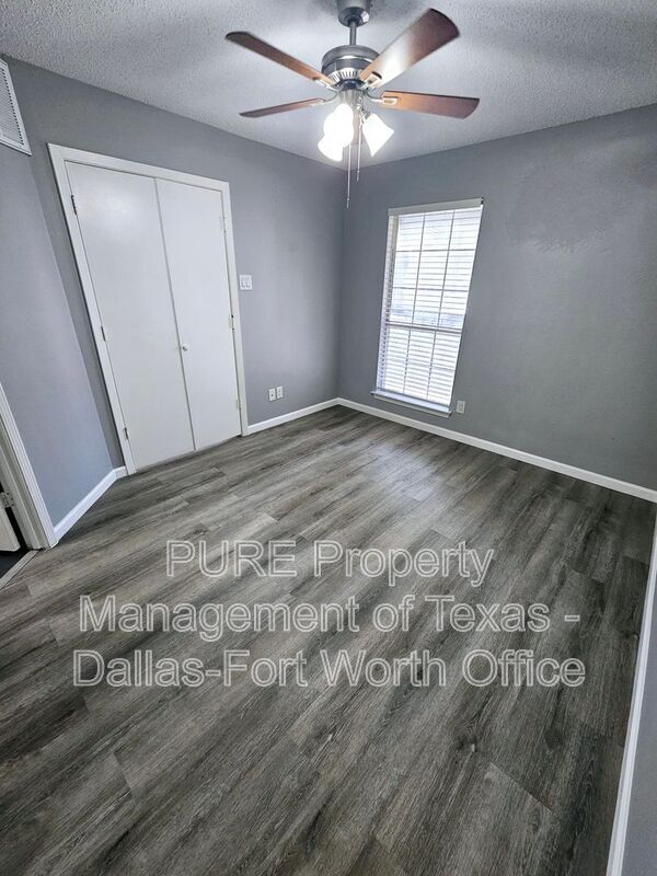 Building Photo - 18333 Roehampton Dr