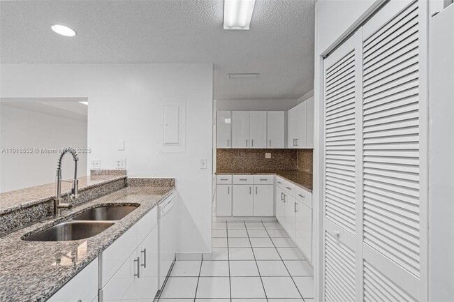 Building Photo - 7003 Crown Gate Ct