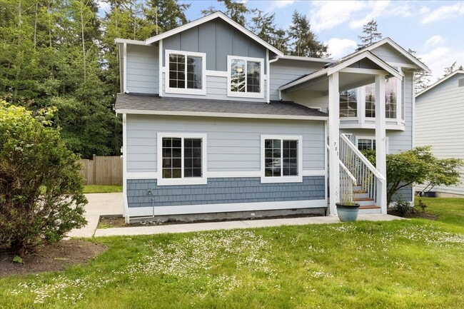 Building Photo - Beautiful Spacious 4 Bedroom 2.75 Bathroom...