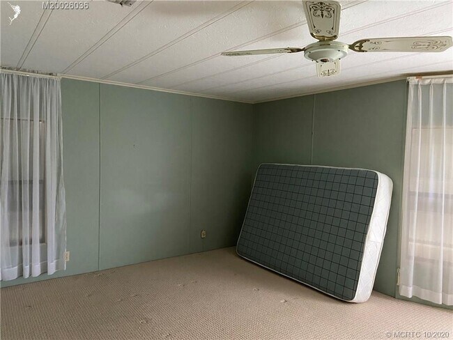 Building Photo - 7777 SE Continental Dr