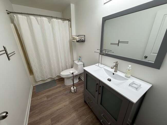 Building Photo - 1719 Charms Rd