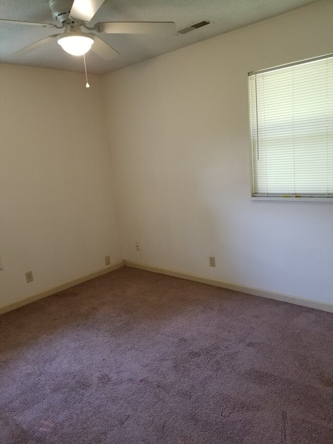 Building Photo - 717 Demaret Dr