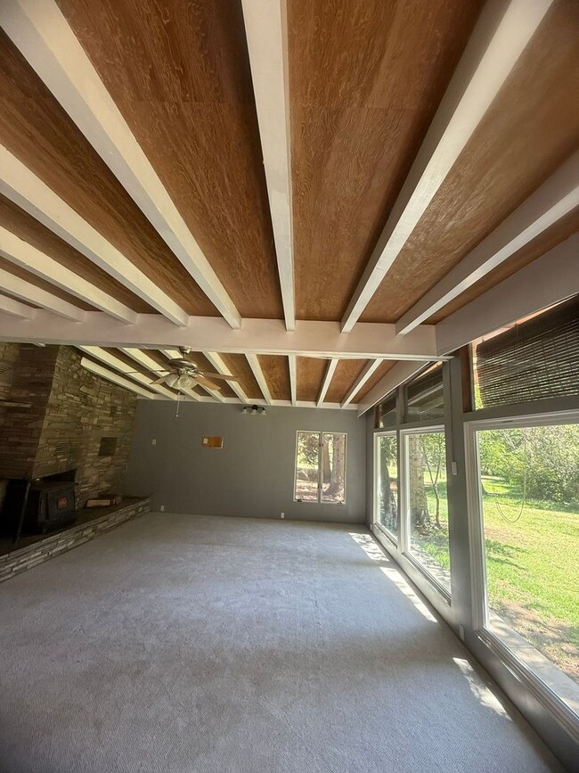 Building Photo - 9 Elkhorn Ln