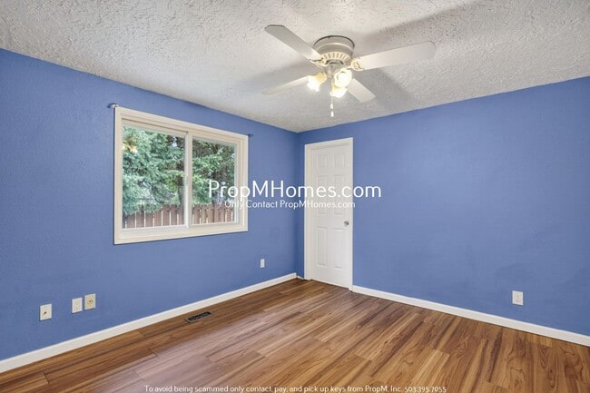 Building Photo - Three Bedroom Escape in Oregon City!