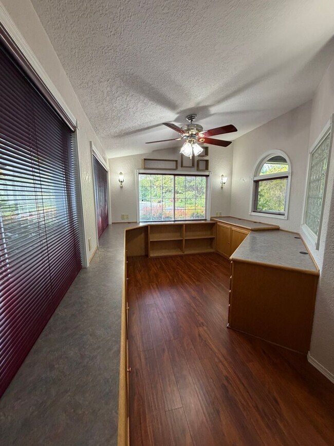 Building Photo - Rare 3-Acre 3BR Home in South Salem – Shops, Workspace & Greenhouses