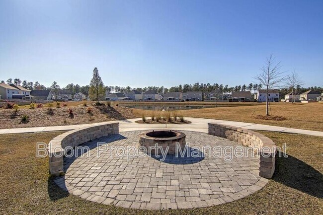 Building Photo - 425 Ribiero Dr