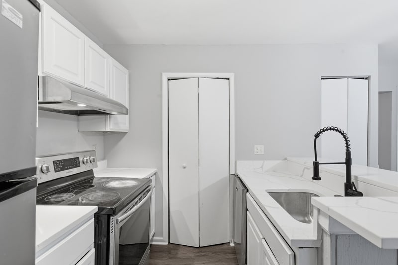 Building Photo - 8870 Pennsbury Pl